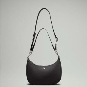 Lululemon All Night Festival Bag 5L
Black / Silver